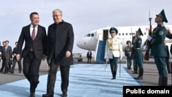 Кыргызстандын президенти Садыр Жапаров жана Казакстандын лидери Касым-Жомарт Токаев. Астана. 18-апрель, 2024-жыл.