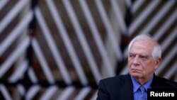 جوزپ بورل ارشدترین مقام اتحادیه اروپا است که بعد از اعدام حبیب چعب و به‌دنبال تأیید اعدام جمشید شارمهد، با یک مقام جمهوری اسلامی گفت‌وگو می‌کند