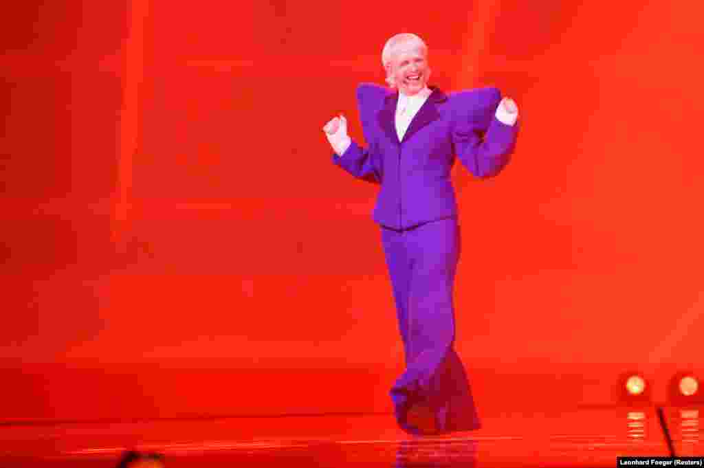 Йост Кляйн, який представляє Нідерланди, виступає на сцені під час репетиції другого півфіналу пісенного конкурсу &laquo;Євробачення-2024&raquo; у Мальме, Швеція, 8 травня 2024 року