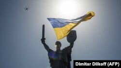 Лише 27% українців віддають перевагу прискореному темпу інтеграції в ЄС і підтримують схвалення всіх законів та вимог ЄС.