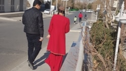 Diňle: Türkmenistanlylar ‘23-nji fewraly’ näresmi ýagdaýda belleýär