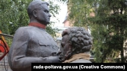 Тимчасово пам’ятники зберігатимуться на території КП «Декоративні культури», повідомили у міській раді