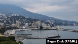 Вид на Ялтинский морской порт