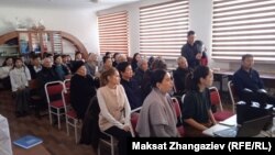 Жазуучу, коомдук ишмер Казат Акматовду эскерүү иш-чарасынан.