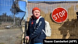 PHOTO GALLERY: Lone Russian Diplomat Abandons Protest ‘Occupation’ Of Australian Land (click to view)
