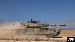 یک تانک اسرائیلی در مرز فعلی اسرائیل با نوار غزه