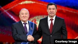 ЖМК жана бейөкмөт уюмдар тууралуу мыйзамдын автору Мурат Укушов"Манас" ордени менен сыйланды. Бишкек. 5-май, 2023-жыл