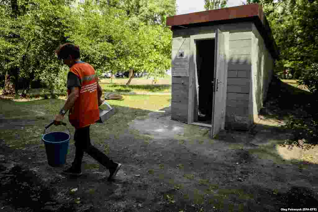 A bomb shelter entrance in Kyiv One woman in charge of a bomb shelter in Kyiv told RFE/RL&#39;s Ukrainian Service that if shelters are left open, homeless people move in, meaning locking the facilities is unavoidable.&nbsp;