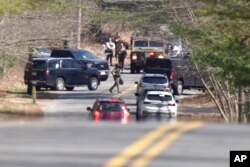 Агенты ФБР арыштоўваюць Джэка Тэйшэйру, супрацоўніка Нацыянальнай гвардыі ВПС ЗША, у сувязі з расьсьледаваньнем выцеку сакрэтных дакумэнтаў ЗША ў інтэрнэце, Масачусэтс, 13 красавіка 2023