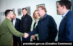 Під час робочої поїздки на Чернігівщину президент України Володимир Зеленський зустрівся з двопартійною і двопалатною делегацією Конгресу США, 5 квітня 2024 року