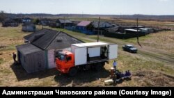 Аялуга юл юк диярлек, шулай да узган ел авылга кино китергәннәр