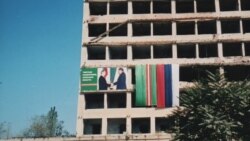 Референдум а, харжамаш а хилале хьалха Кадыров Ахьмадна агитаци йар. Нохчийчоь. 2003-чу шеран бIаьсте. Сурт: Блюэнн Изамбар (Bleuenn Isambard)