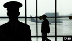 В аеропорту «Шереметьєво» забороняють українцям в'їзд або безстроково, або до кінця війни – правозахисники