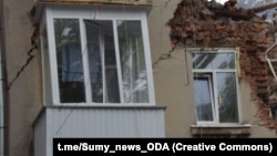 У ніч на неділю російські війська завдали ракетного удару по навчальному закладу в Сумах. Двоє людей загинули і двадцятеро – постраждали (фото ілюстративне)