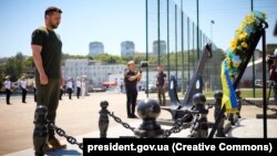 Президент України Володимир Зеленський під час вшанування пам’яті моряків, які віддали життя за Україну в боях з російськими окупантами. Одеса, 7 липня 2024 року
