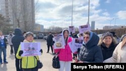 Участники акции в Астане за освобождение «политзаключённых» и регистрацию оппозиционной партии «Алга, Казахстан!». Иллюстративное фото