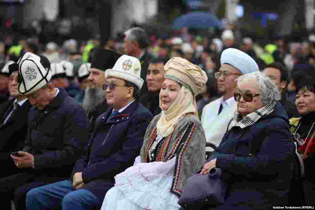 21-мартта саат 9:00дө аянтта майрамдык чоң салтанат башталды. Саат 12:15тен тартып кечки 22:00гө чейин жергиликтүү ырчы-аткаруучулардын катышуусунда чоң концерт болот.