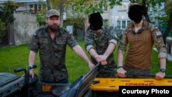 Отримання автомобіля-амфібії для польської медично-евакуаційної групи. Варшава