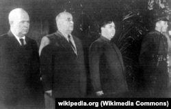 Хрущов, Берія і Маленков у почесній варті біля труни Сталіна. Москва, березнь 1953 року
