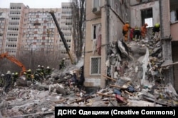 Завали будинку, де загинули Анна та Тимофій Гайдаржи. Фото: ДСНС Одещини