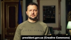 «Найгірша ситуація, як і раніше, на тимчасово окупованій частині Херсонщини, звідки волонтери допомагають евакуйовувати українців під обстрілами з боку окупантів», – Володимир Зеленський