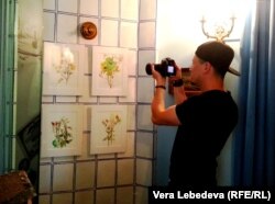 На выставке "Стежки и строчки" в Доме Гоголя