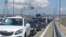 Автомобильная пробка на въезде на Керченский мост. Скриншот из записи Крым.Реалии (архивное фото)