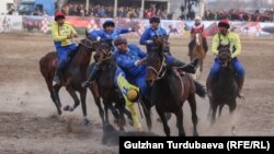 Бишкекте 2023-жылы Нооруз майрамына карата өткөрүлгөн көк бөрү. "Ынтымак" жана "Сары-Өзөн" командаларынын финалдык оюну.