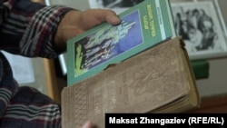 "Жолборс терисин кийген баатыр" поэмасынын алгачкы жана жаңы басылышы.