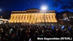 Митинг у здания парламента против законопроекта об «иноагентах»