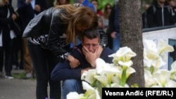 Мектептеги окуядан кызын жоготкон ата.