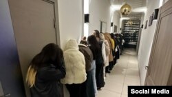 УКМК кармаган кыздар. 