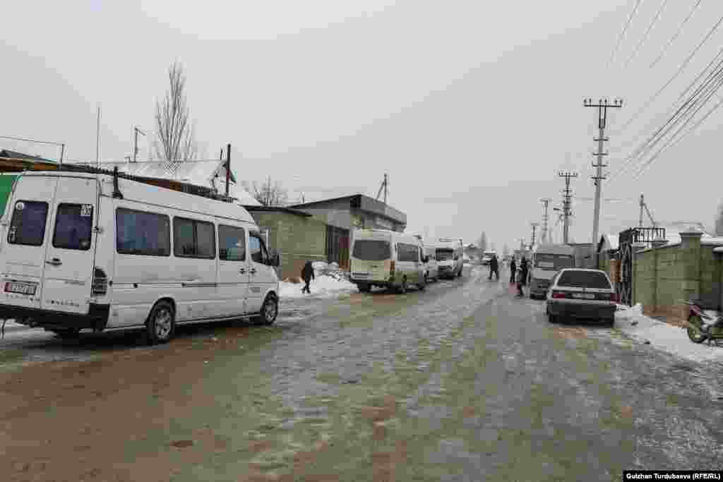 Ак-Жарга эки эле маршрутка каттайт.&nbsp;