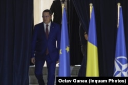 Eduard Hellvig înainte de anunțul prvind demisia de la șefia SRI.