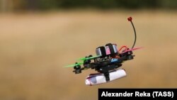 Російські військові вдарили двома FPV-дронами по автобусу, який віз гуманітарну допомогу, фото ілюстративне