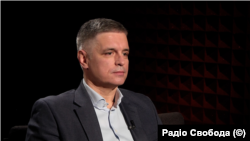 Вадим Пристайко, надзвичайний і повноважний посол України у Сполученому Королівстві Великої Британії і Північної Ірландії (2020-2023 рр.) в студії Радіо Свобода у Києві 8 грудня 2023 року