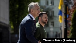 Йенс Столтенберг и Владимир Зеленский