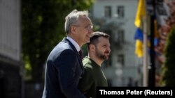 Йенс Столтенберг жана Владимир Зеленский. 2024-жылдын 29-апрели. 