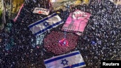 از آغاز ماه ژانویه سال جاری هر شنبه معترضان به طرح بازنگری در سیستم قضایی دولت بنیامین نتانیاهو به خیابان می‌آیند و دست به تظاهرات می‌زنند.