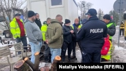 Перемовини українських водіїв з польськими протестувальниками за участю українського консула Василя Йордана. Польща, Корчова, 1 грудня 2023 року