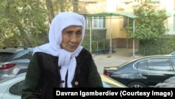 Маркум Алтынай Канзаманованын апасы Үрү Дүйшөбаева.