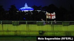 Площадь Героев в Тбилиси, 2 мая