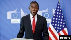 «Сьогоднішні дії демонструють нашу постійну відданість скороченню ресурсів Росії для її війни проти України», прокоментував заступник міністра фінансів Воллі Адейемо