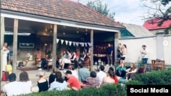 Одно из мероприятий объединения «Красная крыша».