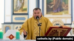 Ксёндз Генрых Акалатовіч. Архіўнае фота