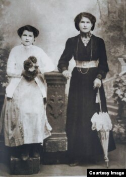 Александра и Евгения Сараевы, 1910 год