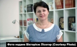 Директорка Центральної міської публічної бібліотеки імені В. Короленка в Маріуполі Вікторія Лісогор в бібліотеці до захоплення міста армією РФ