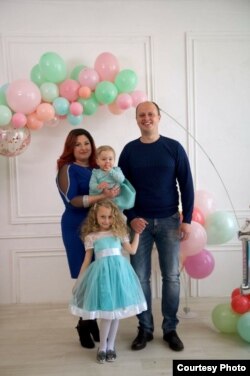 Максим Косоног з родиною