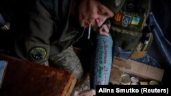 Навесні у ЄС оголосили про триетапний план, згідно з яким блок мав надати Україні мільйон артилерійських боєприпасів протягом 12 місяців