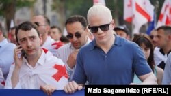 Цотне Иванишвили (справа)